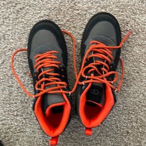 Ugg Highland Hi Heritage Suede black, gray, orange